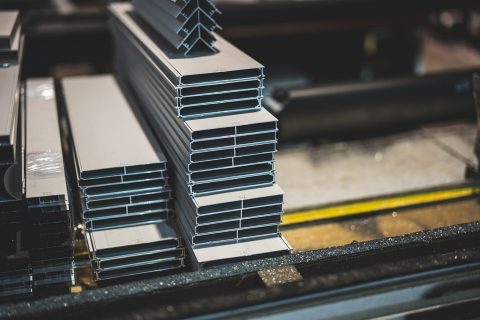 Pipa PVC vs Pipa Besi