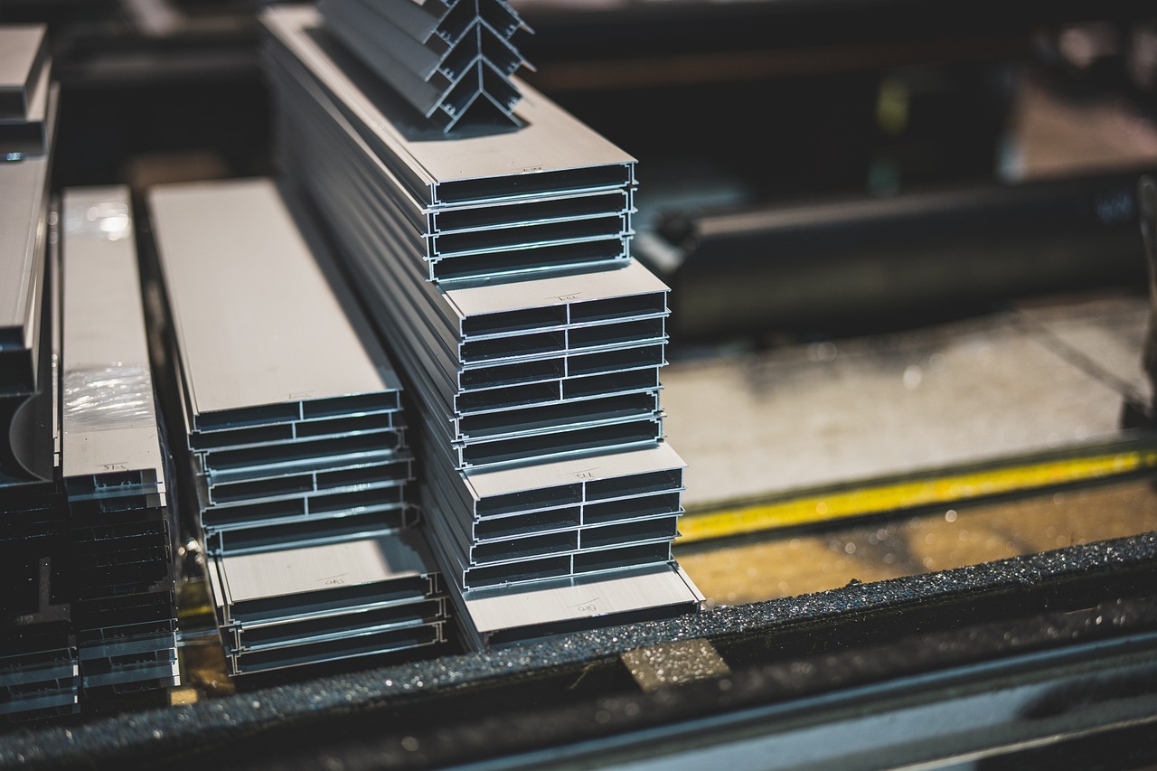 Pipa PVC vs Pipa Besi