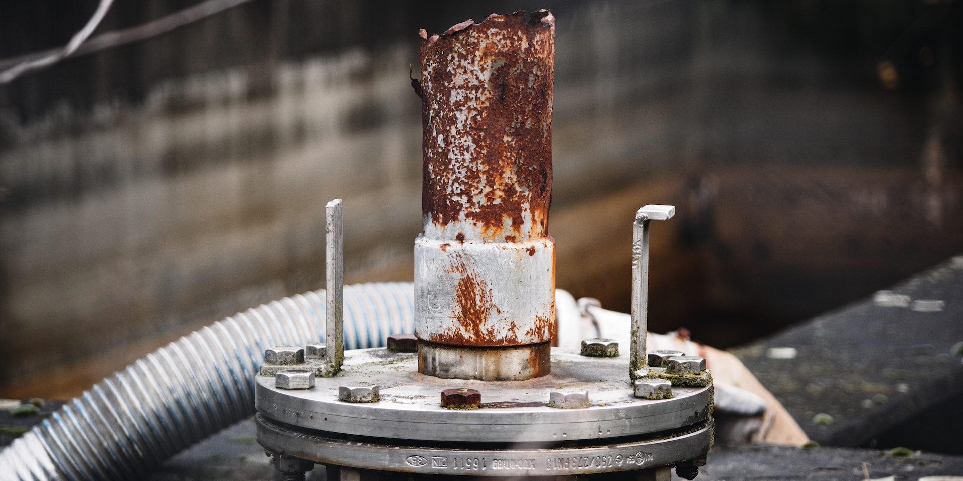 mengatasi kerusakan pipa irigasi