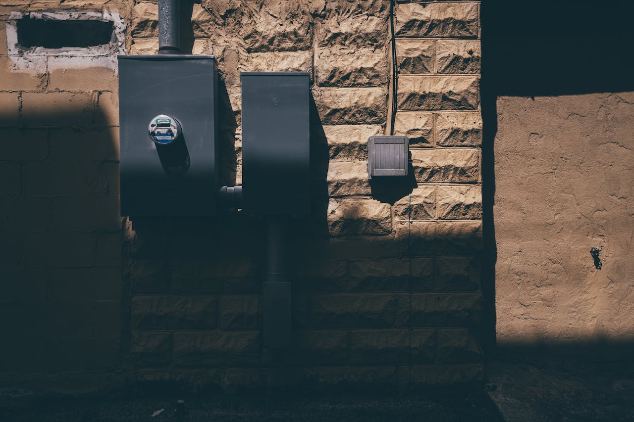 peran pipa listrik dalam pengamanan kabel listrik