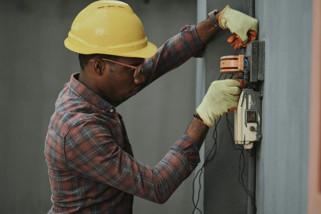 pemeliharaan pipa kabel listrik